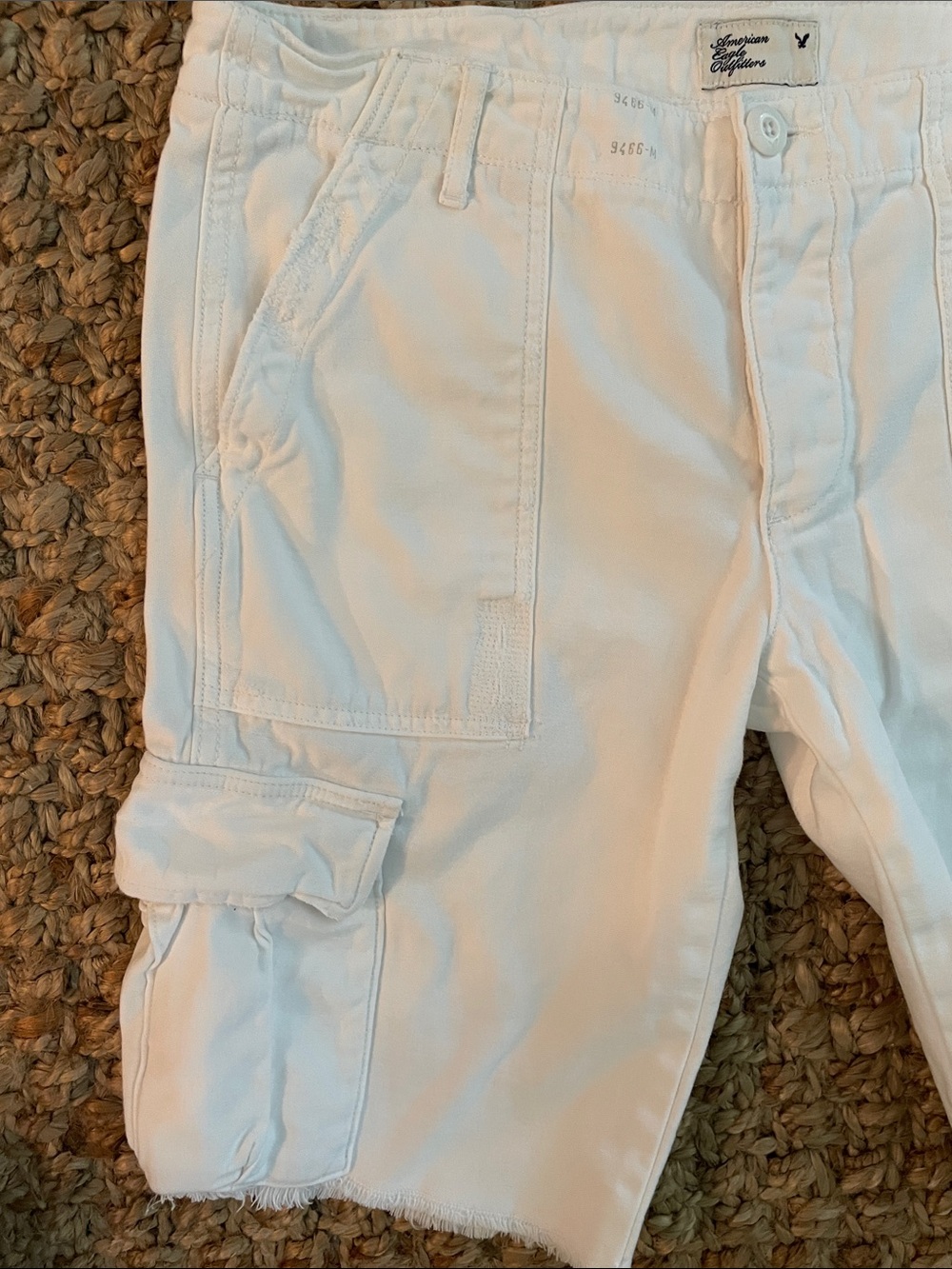 American Eagle Outfitters White Cargo Bermuda Shorts with Flap Pockets Size 8 - Picture 4 of 9